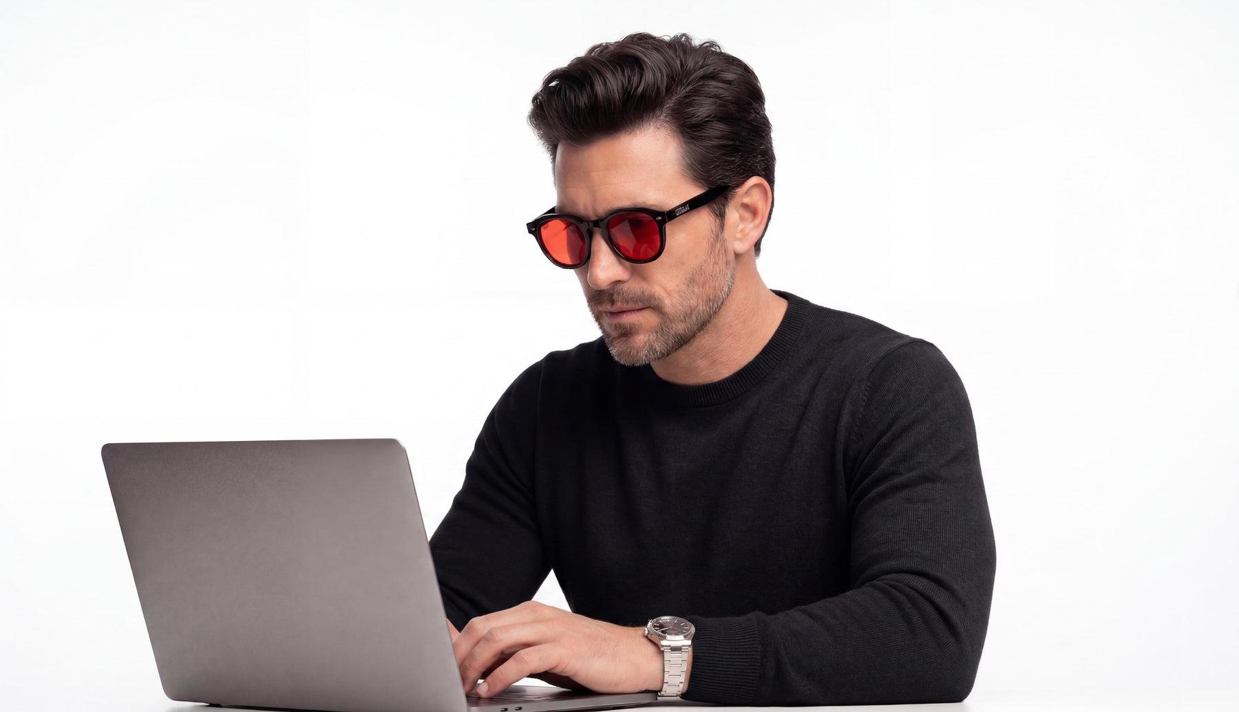 Persona usando gafas Serelux Night